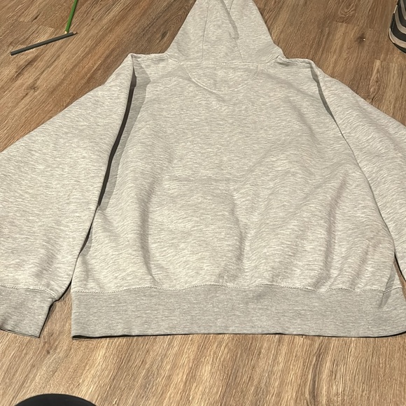 worn few times. comfy and oversized - Picture 2 of 3